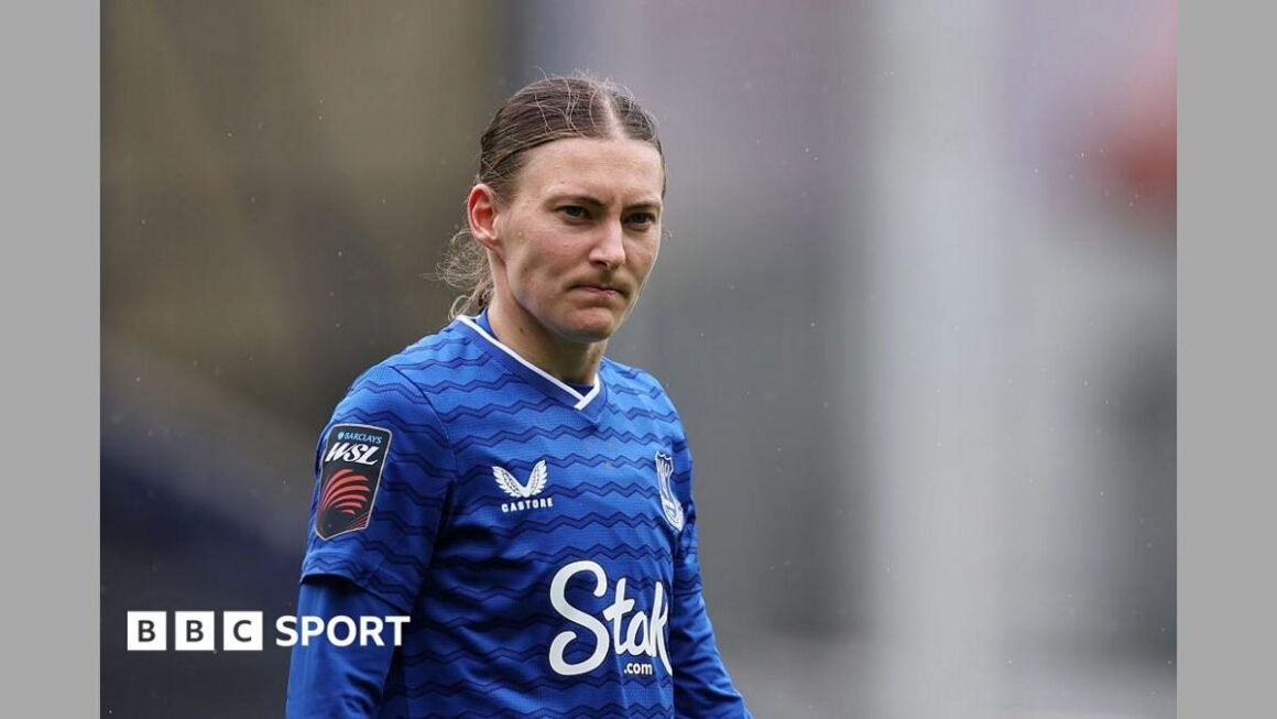 Everton poised to sign…