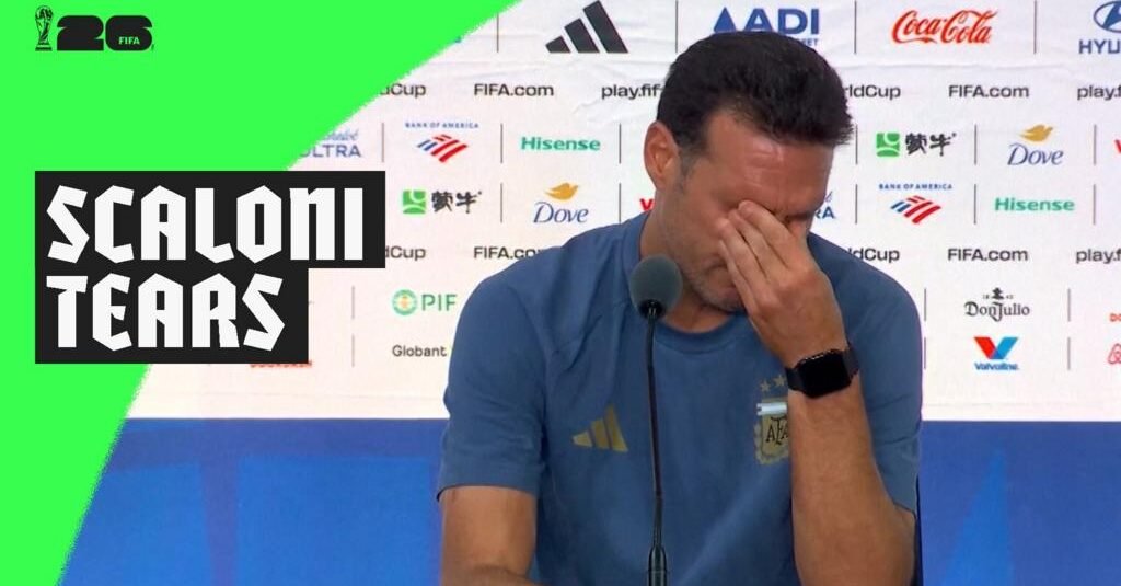 Tearful Lionel Scaloni…