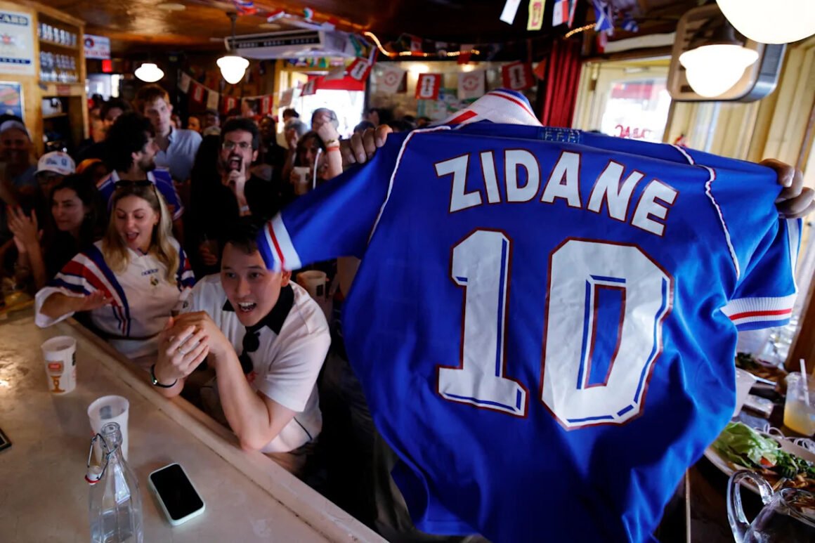 New Manager Set to Sign…