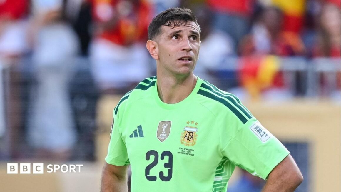 Emi Martinez could step… Emi Martinez could step…