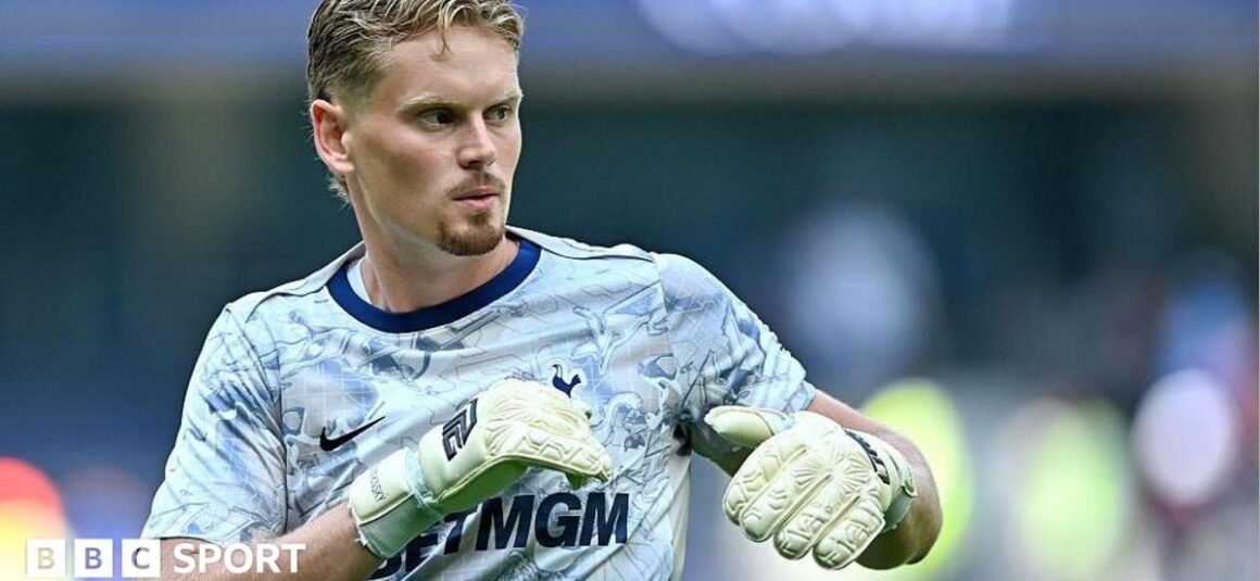 Spurs goalkeeper Antonin… Spurs goalkeeper Antonin…