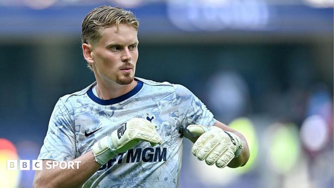 Spurs goalkeeper Antonin… Spurs goalkeeper Antonin…