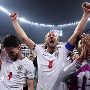 England hailed for heart… England hailed for heart…