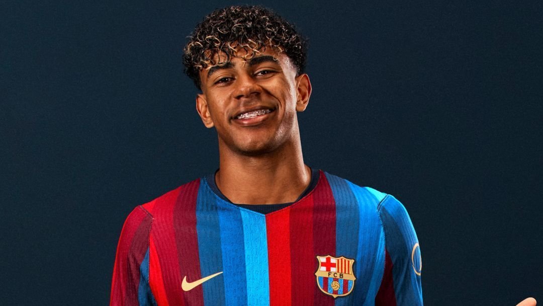 Barcelona Unveils Striped… Barcelona Unveils Striped…