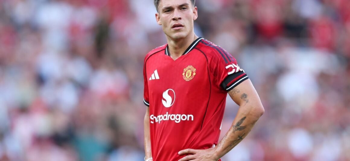 Man Uniteds Ugarte… Man Uniteds Ugarte…