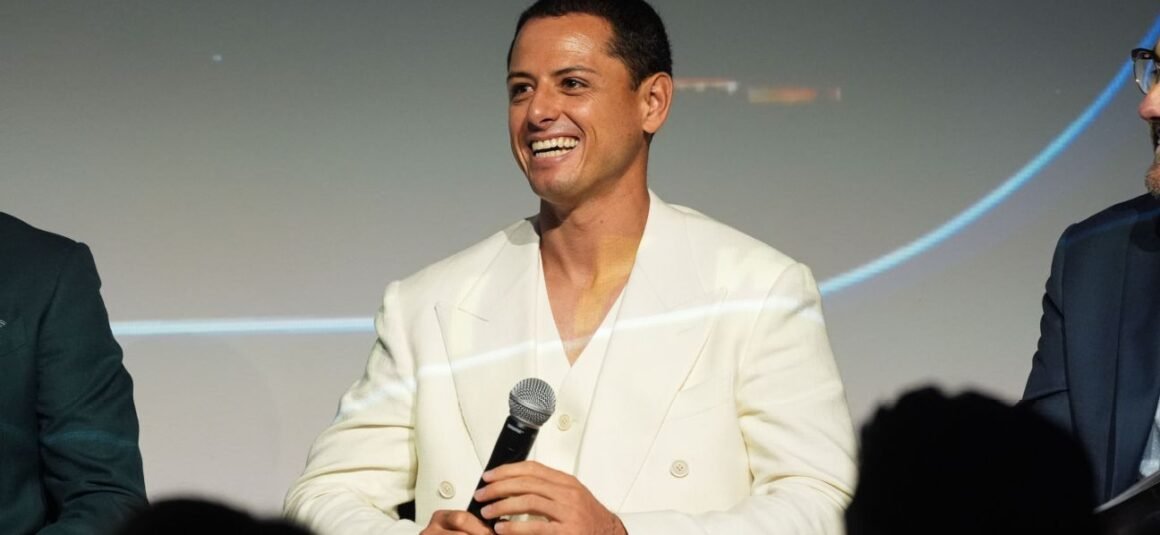 Source: Chicharito set… Source: Chicharito set…