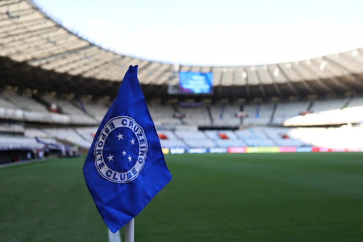 Cruzeiro Negotiates with… Cruzeiro Negotiates with…
