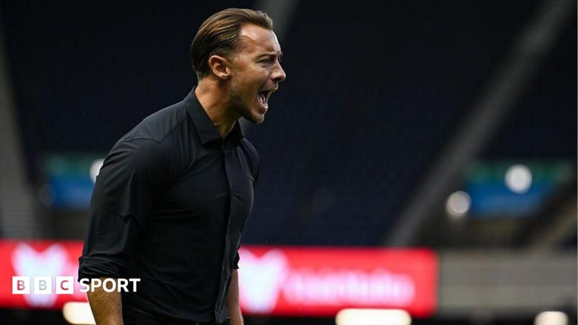 Everton beat Newcastle 3 Everton beat Newcastle 3