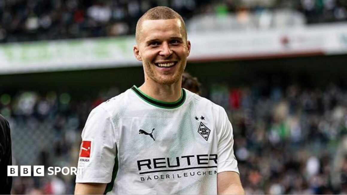Leeds United agree £8.5m…