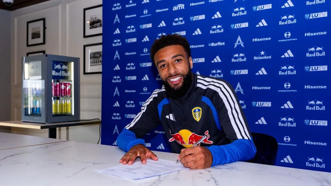 Bogle signs new contract…