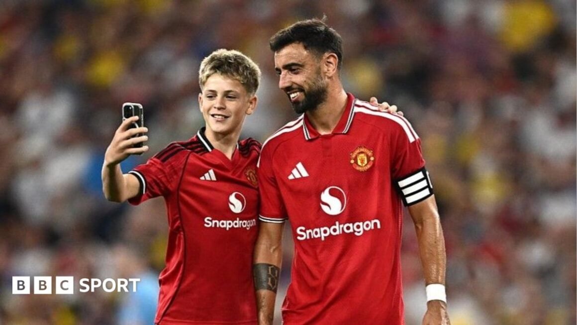 Bruno Fernandes turns… Bruno Fernandes turns…
