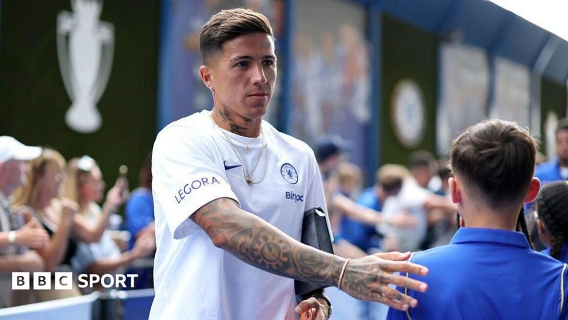 Enzo Fernandez to Man… Enzo Fernandez to Man…