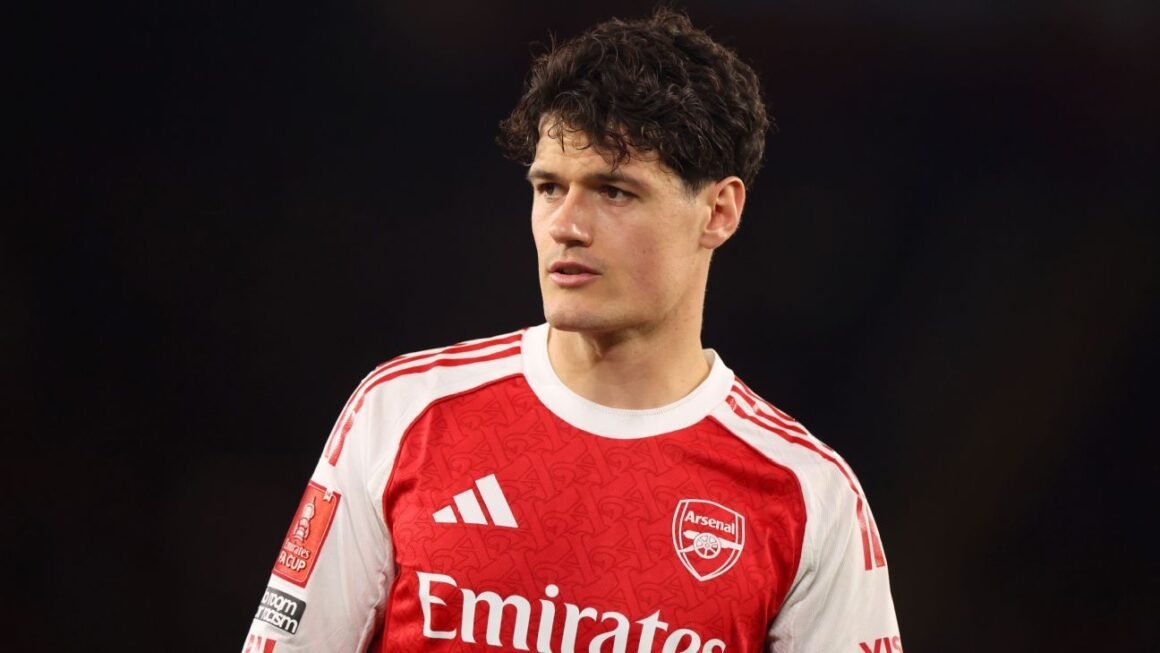 Everton Acquire Midfielder… Everton Acquire Midfielder…
