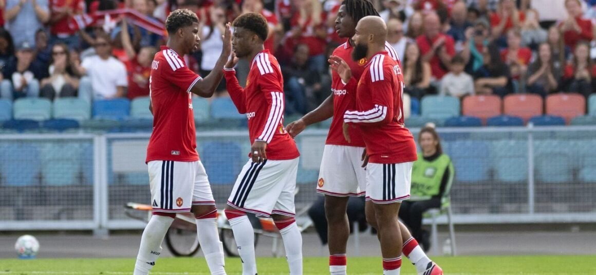 United and PSG Battle to a… United and PSG Battle to a…