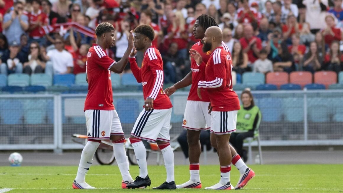 United and PSG Battle to a…
