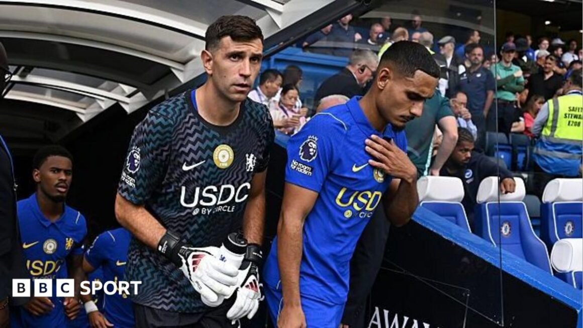 Emiliano Martinez:… Emiliano Martinez:…